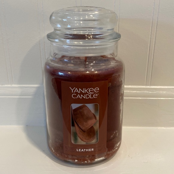 Yankee Candle ‘Leather’ 🤠 candle 🕯
